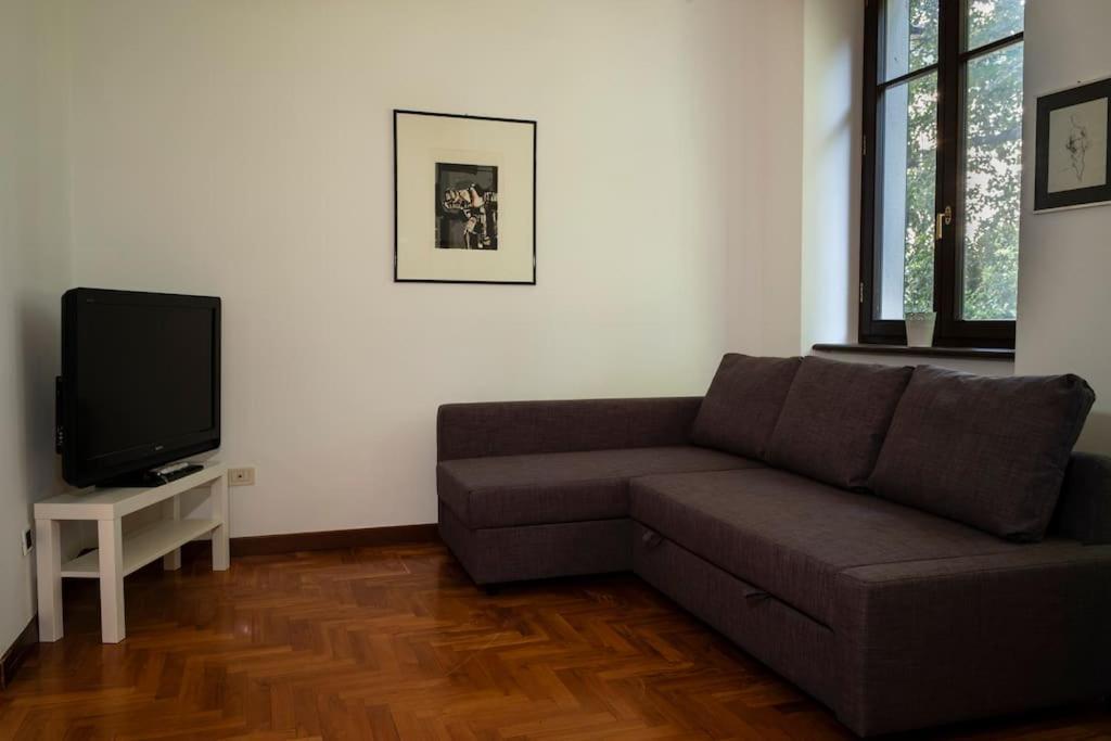 Spacious In Strategic Location - Apartment